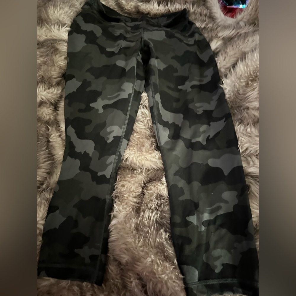 Yogalicious Lux camouflage workout leggings. Yoga pants. Size medium